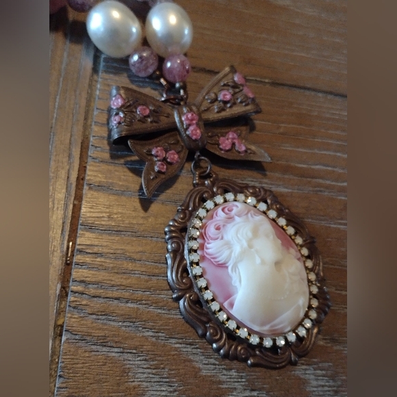 Unique Raw Stone & Faux Pearl Cameo Necklace - Picture 8 of 9